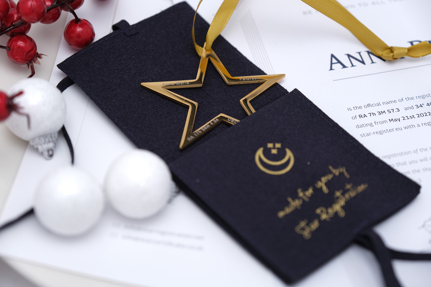 engraved star in gold color 